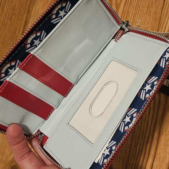 Loungefly Marvel Disney Falcon wallet - Picture 5 of 5